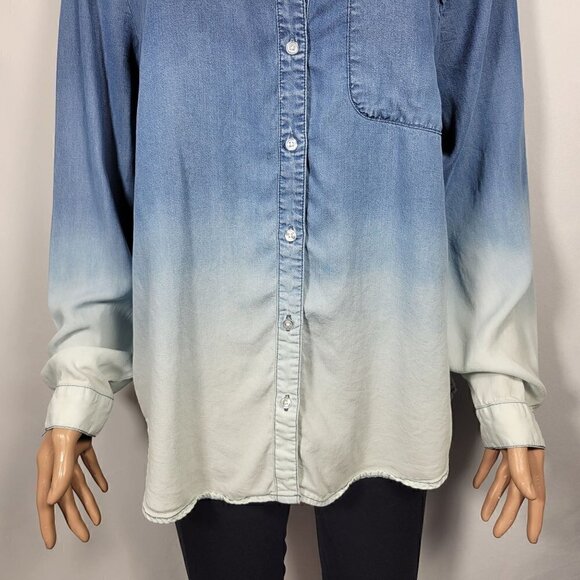 Chico's Women's Ombre Blue to White Button Down Shirt in a Size 2 (Large) - Picture 5 of 13